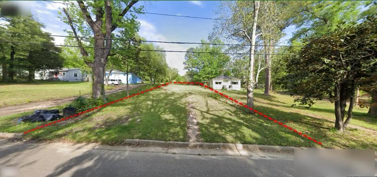 A Big 0.25 Acre Infill Lot with double frontage in laurel, Mississippi.
