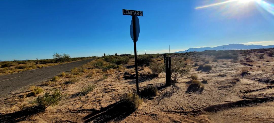 Easy Access to IH 10 - Large Corner Lot - Paved road - Power