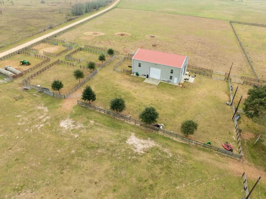 66 County Road 77D, Schulenburg