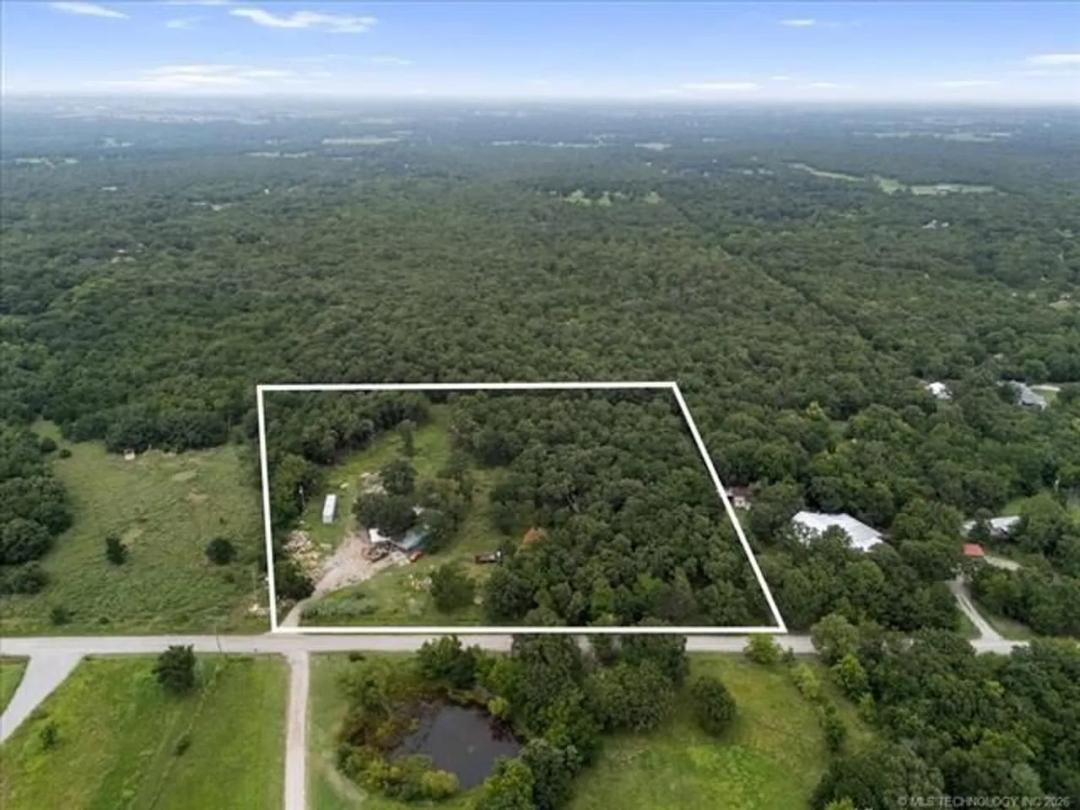 Acreage, opportunity and an incredibly convenient location!