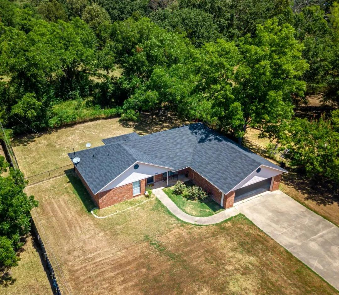 3 Bedroom Home in Reno TX with Open Floor Plan & Large Yard