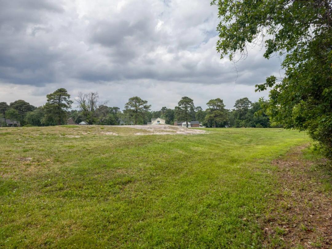 Cul-de-sac lot in established waterfront community!