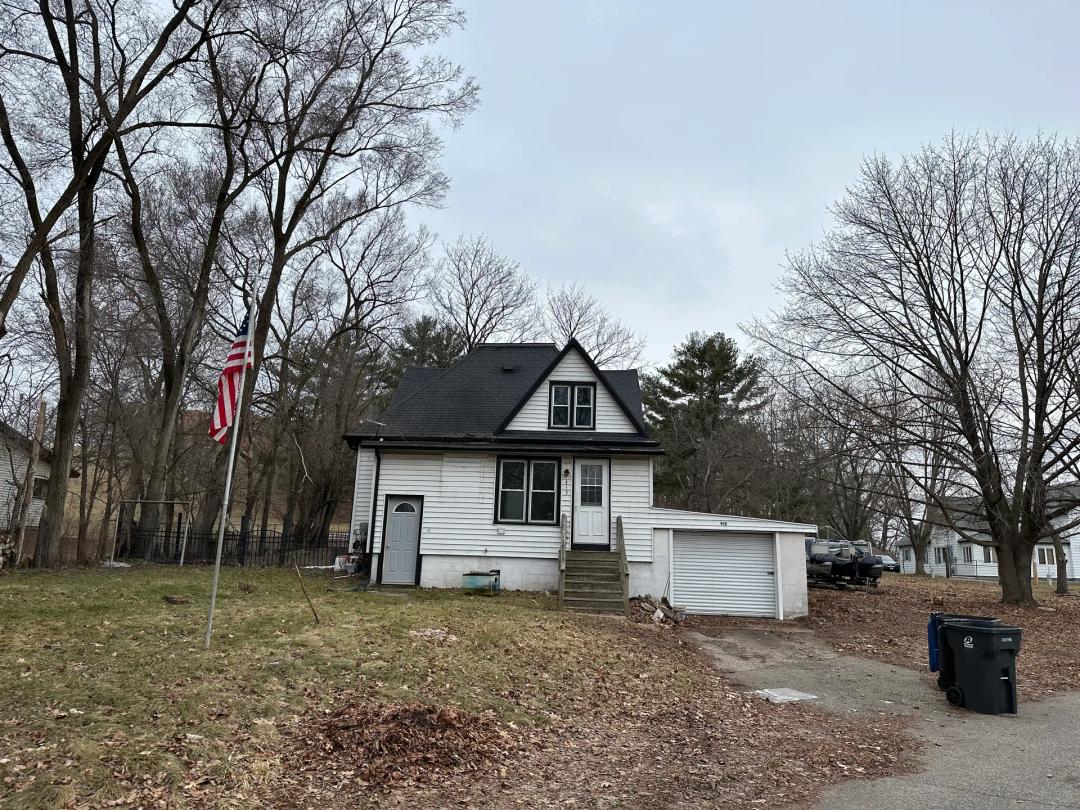 3 Bedroom Home on Large Lot in Endeavor WI