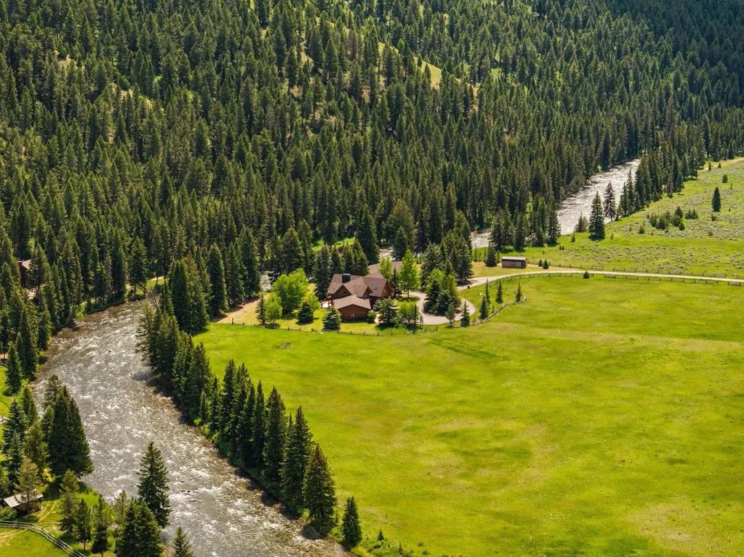Gallatin Riverfront Retreat in Big Sky