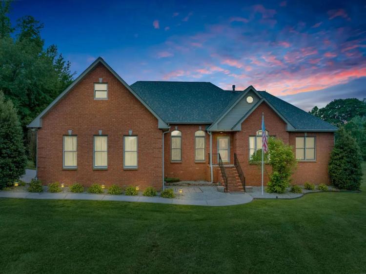 Tennessee Home with 7 Acres...Bring the horses!
