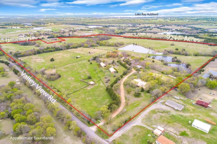 Stunning 92-acre ranch in Forney