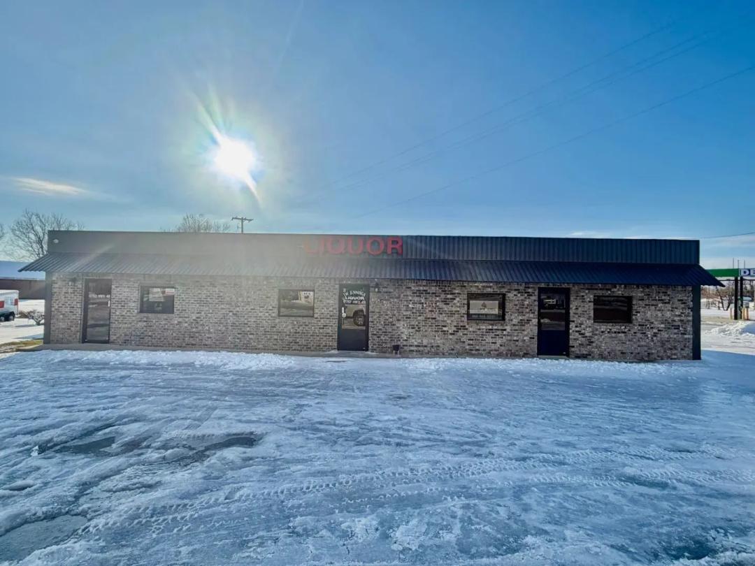 Commercial Business (Liquor Store Business) in Tallahatchie County at 17757 HWY 49 in Tutwiler, MS