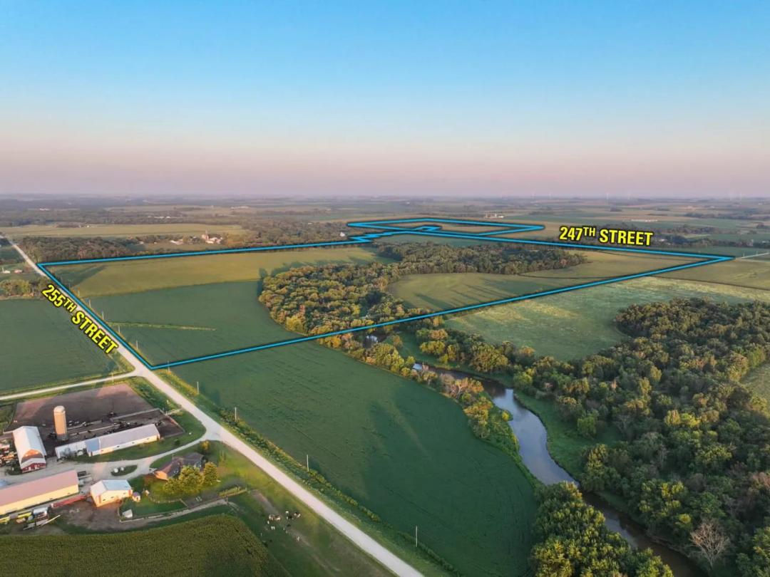 Listing #19644 - 333.63 acres in Fayette County, IA