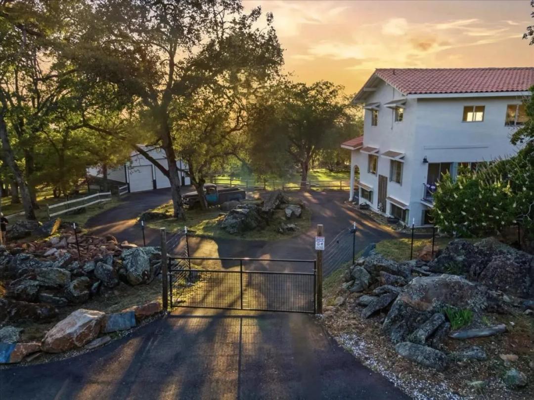 Scenic Ridge, Land, Views, and Everyday Living