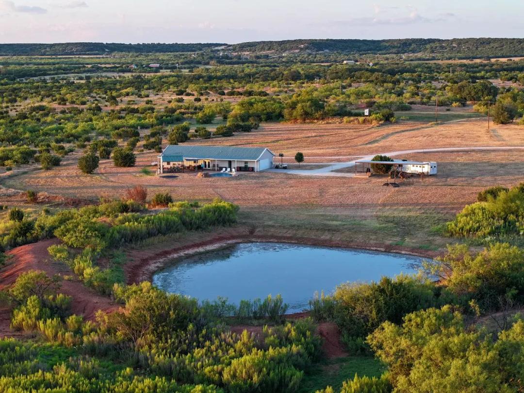 20+/- Acres & Home, 6942 US Hwy 83, Ovalo