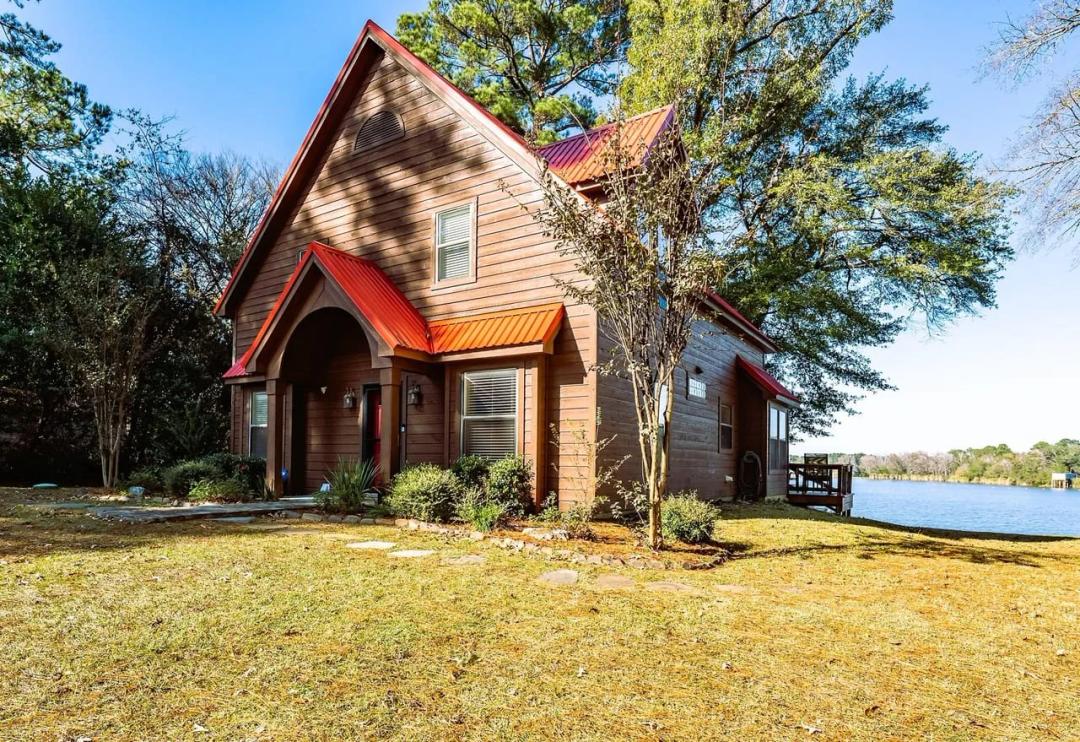 Gorgeous Story and a Half Waterfront on Lake Jacksonville