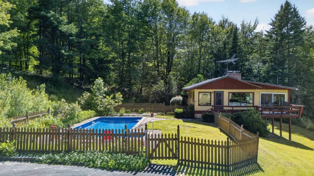 Country Ranch, In-Ground Pool &amp; Meadow Views - Summit, NY