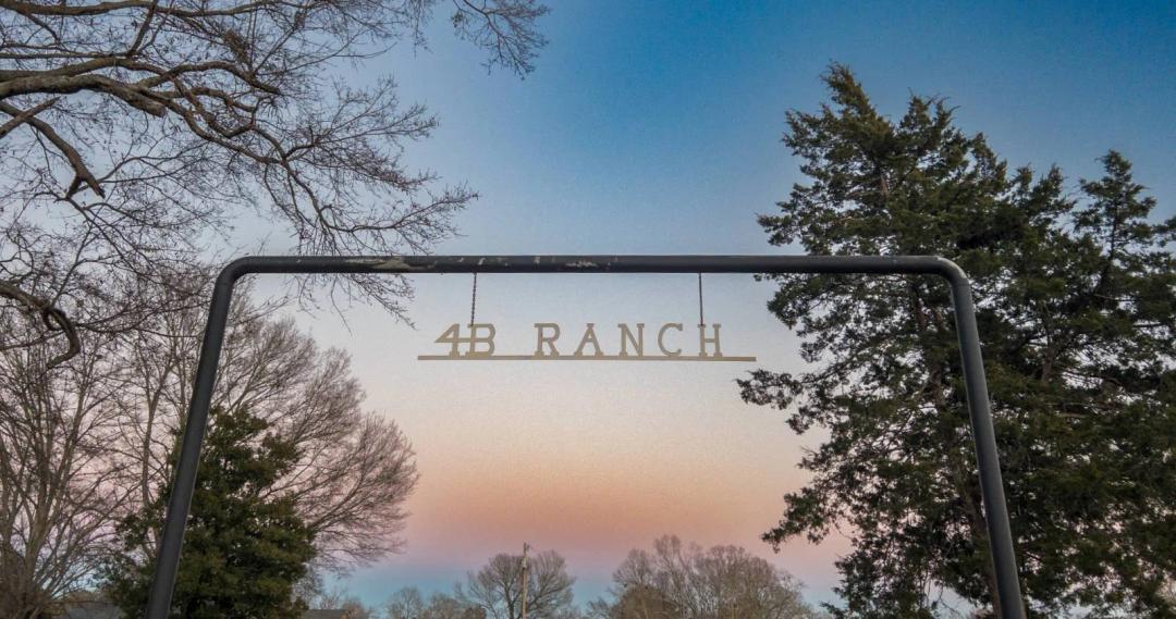 4B Ranch - Breathtaking Estate With Lakes, Wildlife, And 3 Homes