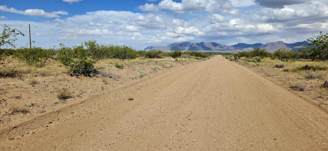 Sunny Southern New Mexico - Half acre - camp RV build