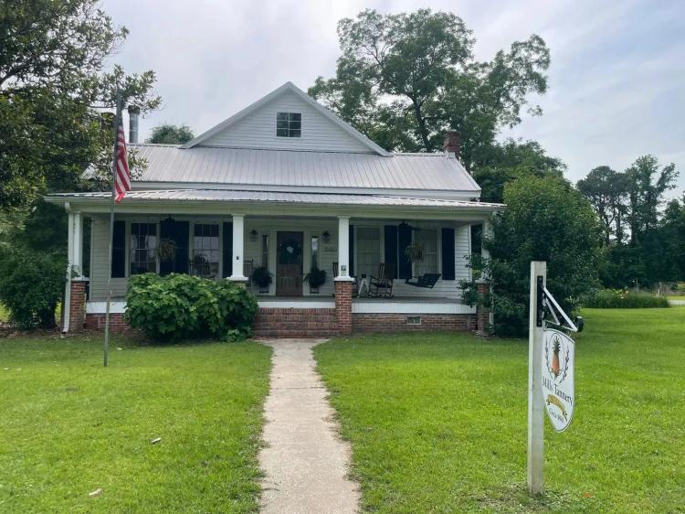 Beautiful Home in Pine Apple, AL