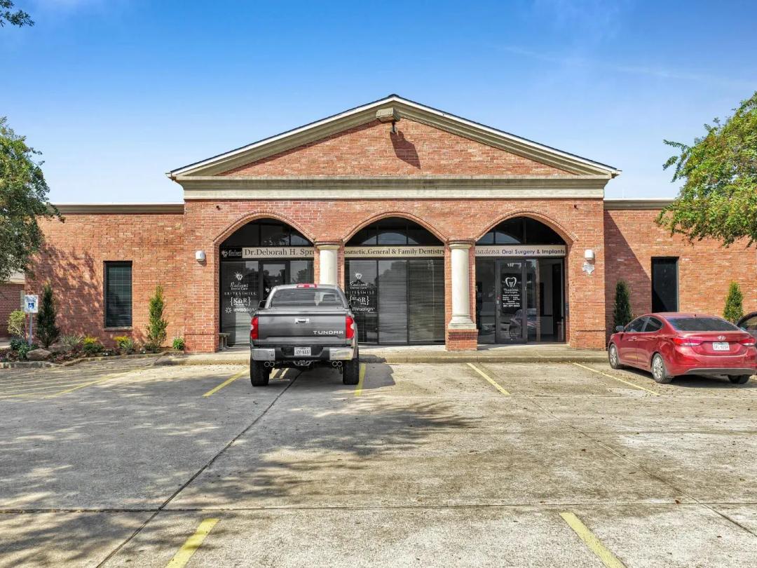 6429 Fairmont Pky, Pasadena, TX 77505