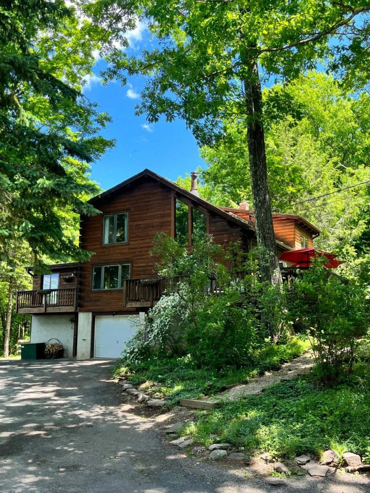 Fully Rennovated, Modern Log Home