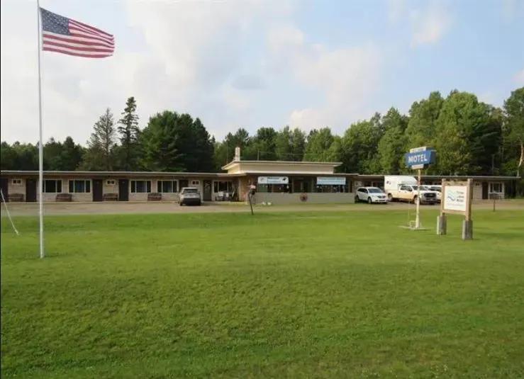 Quaint U.P. Motel with Caretakers Unit 50219203