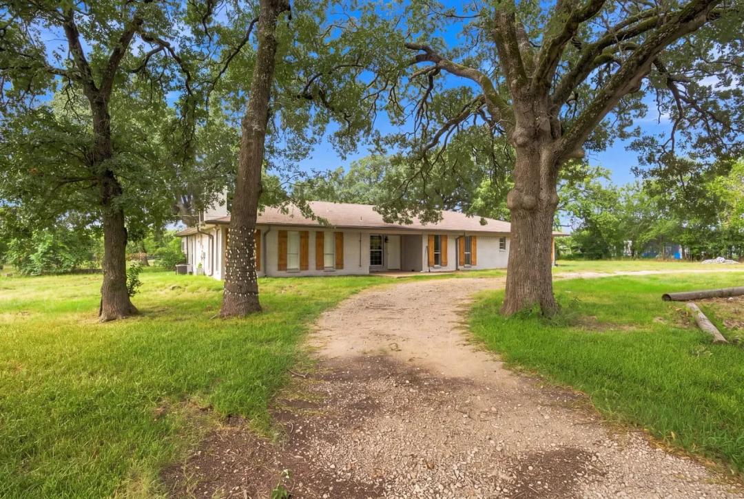 1131 Vz County Road 3815 Wills Point, TX 75169