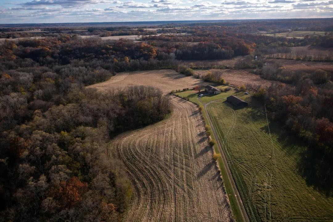 Listing #18746 - 20.51 acres in Muscatine County, IA