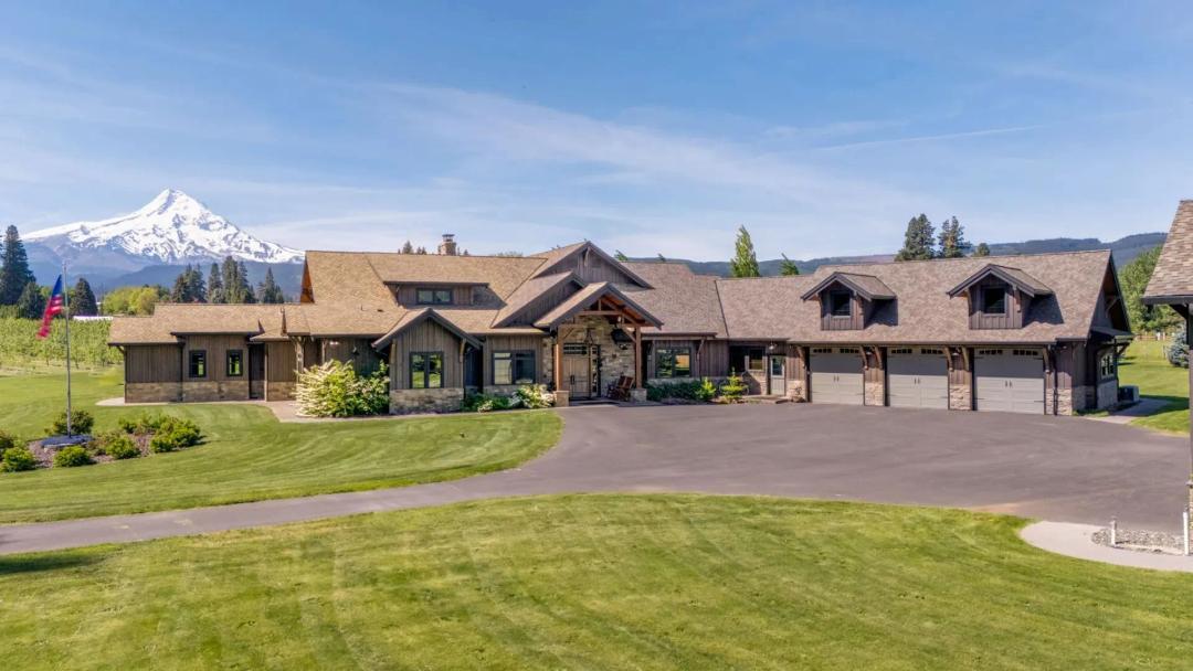 Scenic Hood River Valley Estate