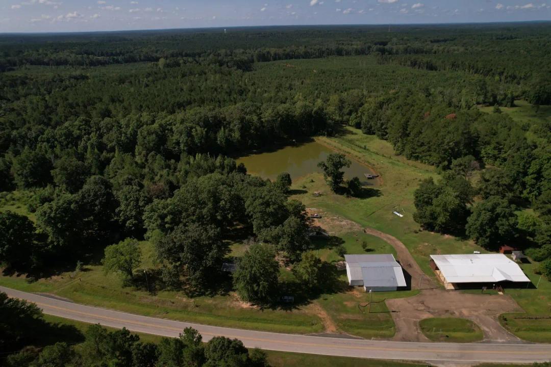 A Home on 5.86 Acres in Attala County, MS