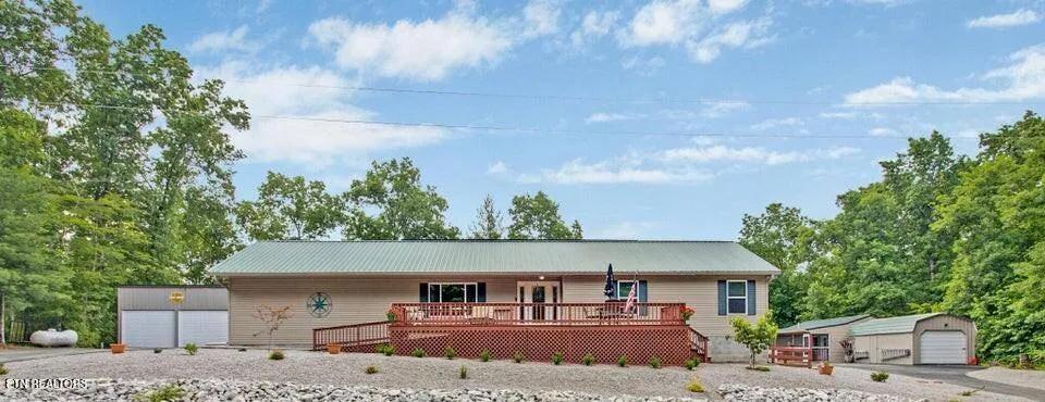 3 Bedrooms2.5 Bathroom on 3.69 Acres at 400 Georgee Rd