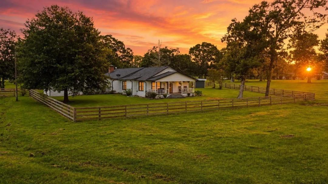 100 E Hill Ranch Lane, New Waverly, Texas, 77358