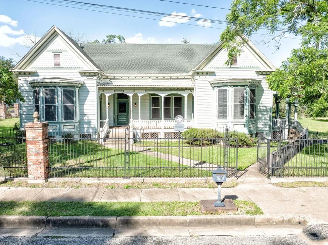 350 N Madison St, La Grange
