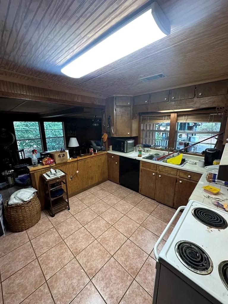 4230 Hinton Pic 12
