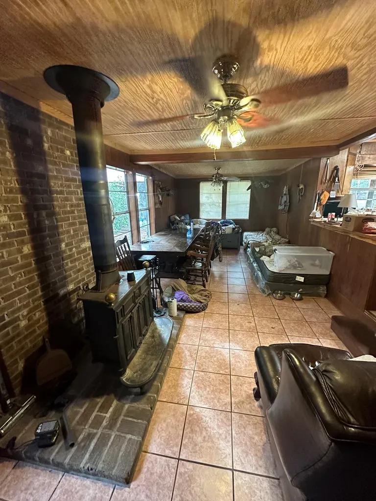 4230 Hinton Pic 14