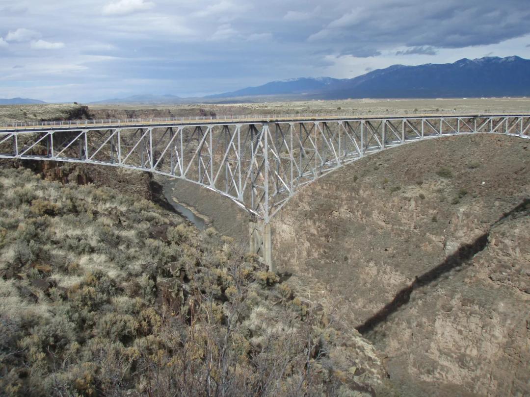 Off Grid Living in Taos County New Mexico - Near hills