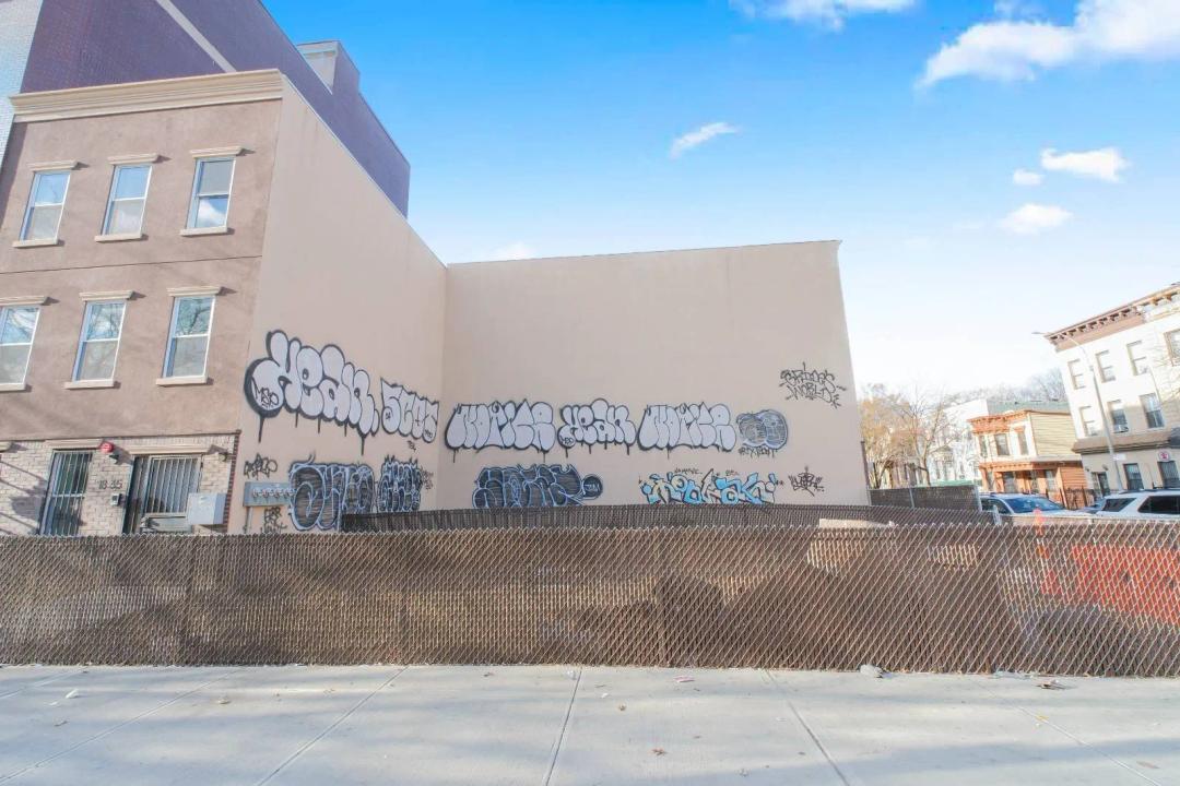 52 Buffalo Ave