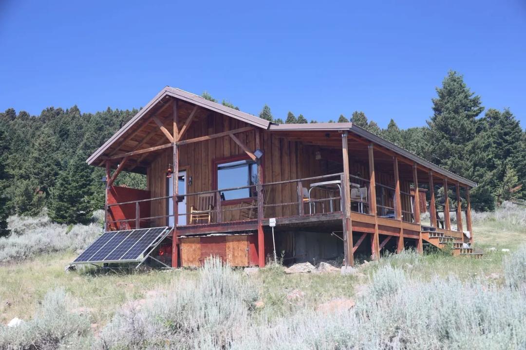 Off Grid Cabin high in the Gravellys