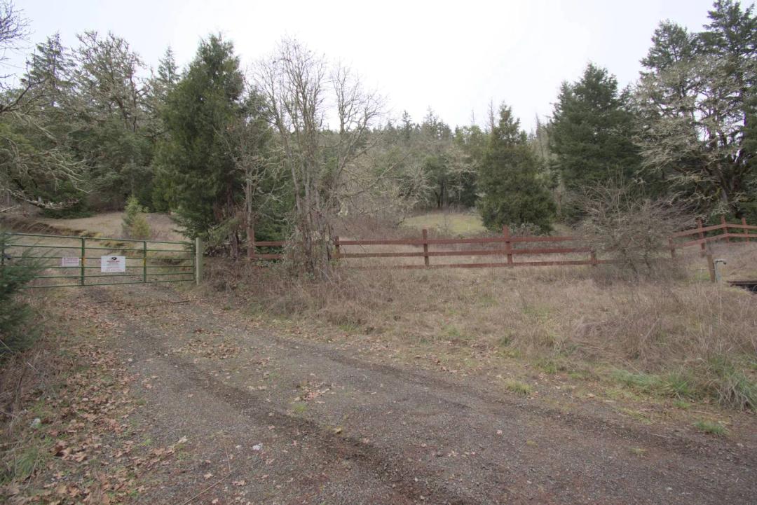 Your Oregon Retreat Awaits - 3541 Willis Creek Rd