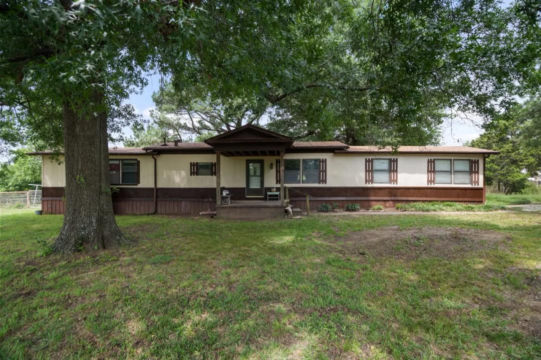 4.91 acre Equine Property in McIntosh County