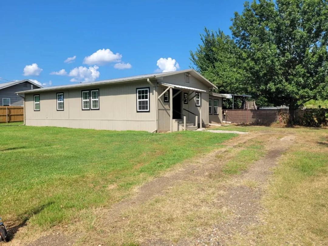 Country Home on 1.89 Acres in Detroit TX