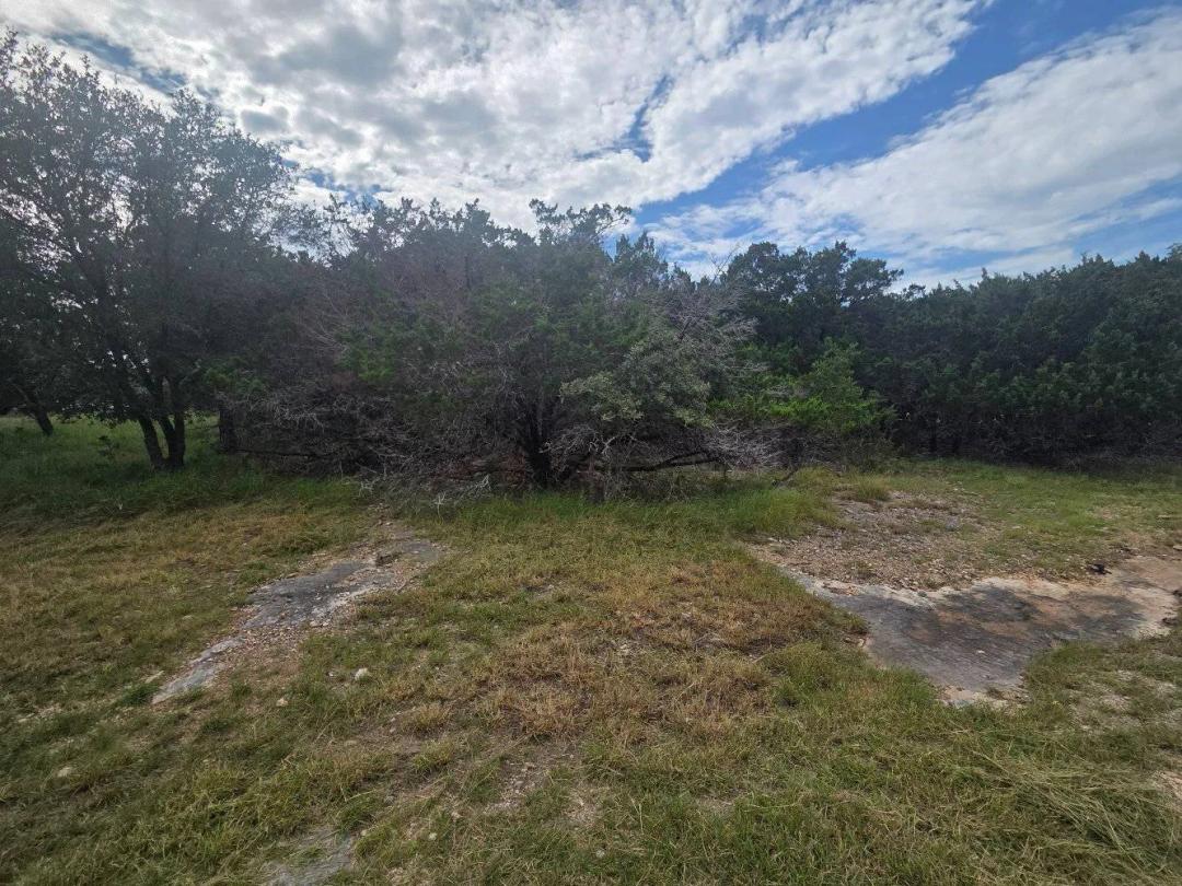 Build Your Dream Home Near the Lake!