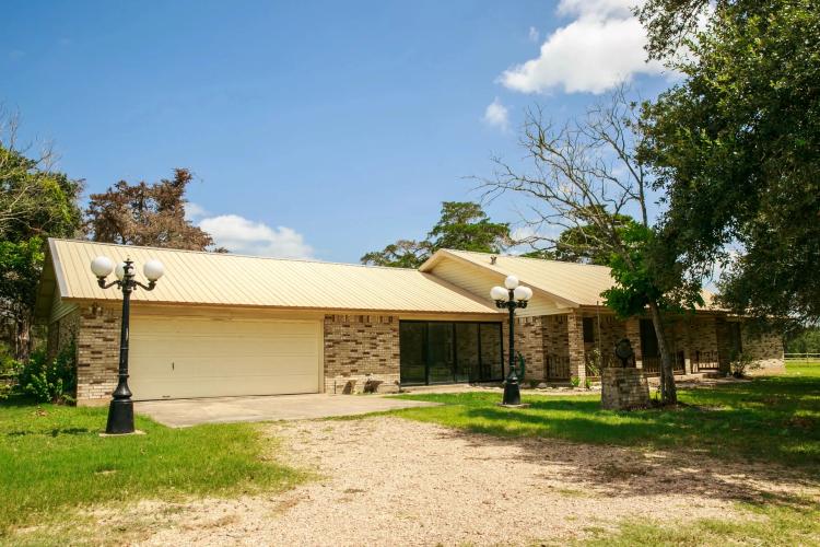 13150 Schoenemann Rd Carmine TX 78932
