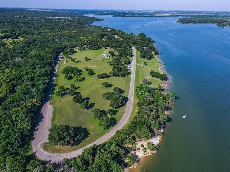 0.37 Acre Wooded Lot in Crystal Lakes Subdivision, Livingston TX