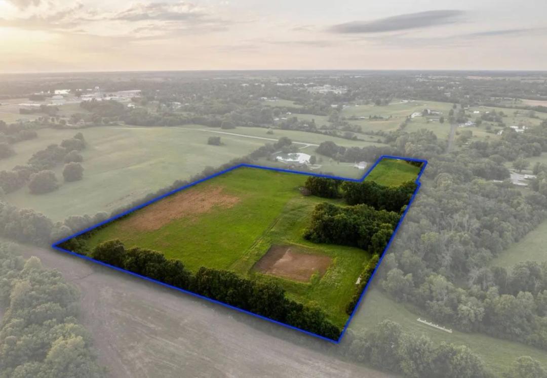 16 Acres m/l Located on the Edge of Marceline, MO