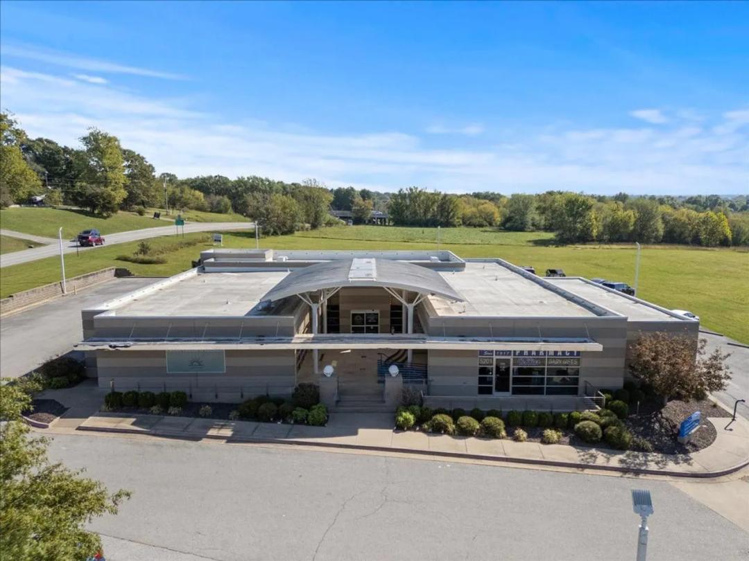 Commercial Building directly off of Interstate 49 Northwest Arkansas