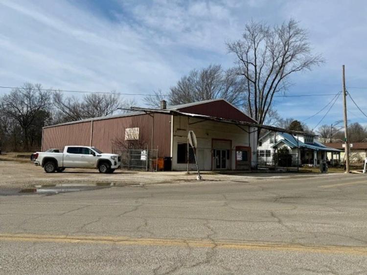 Large Commercial Building, Overhead Doors, Great Location Howell County