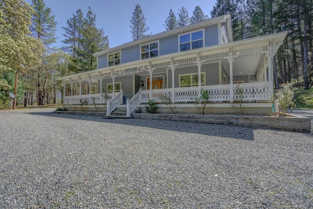 Victorian & Shop on 6 Acres