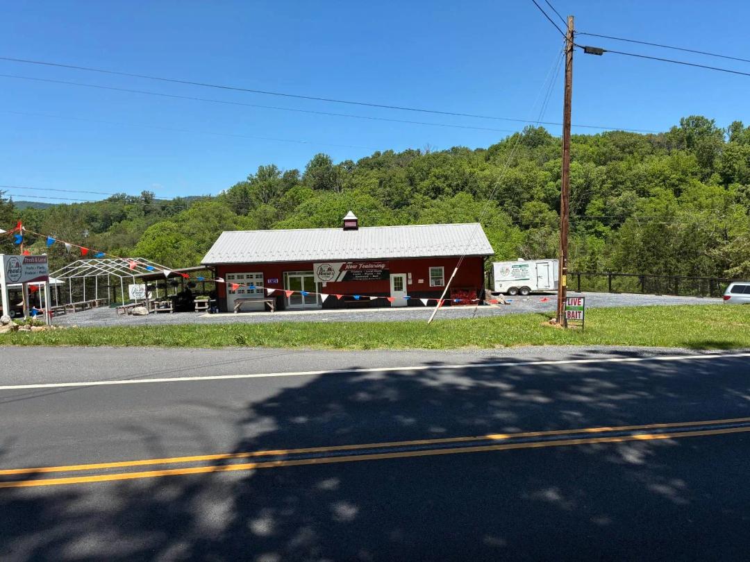 Established Farm Market on 5.50 Acres