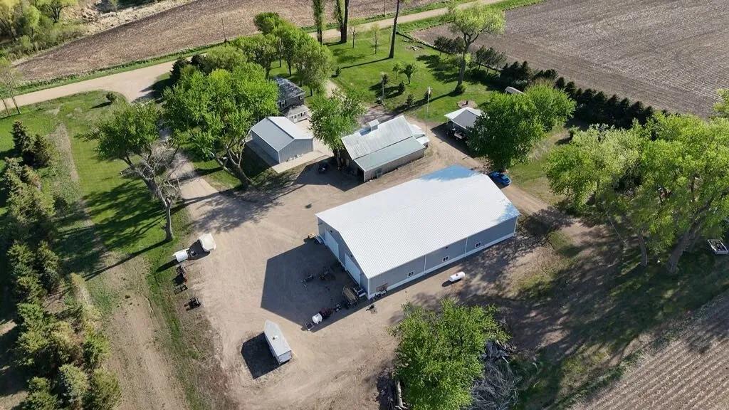 4 Bedrooms2 Bathroom on 4.19 Acres at 46638 256th Street