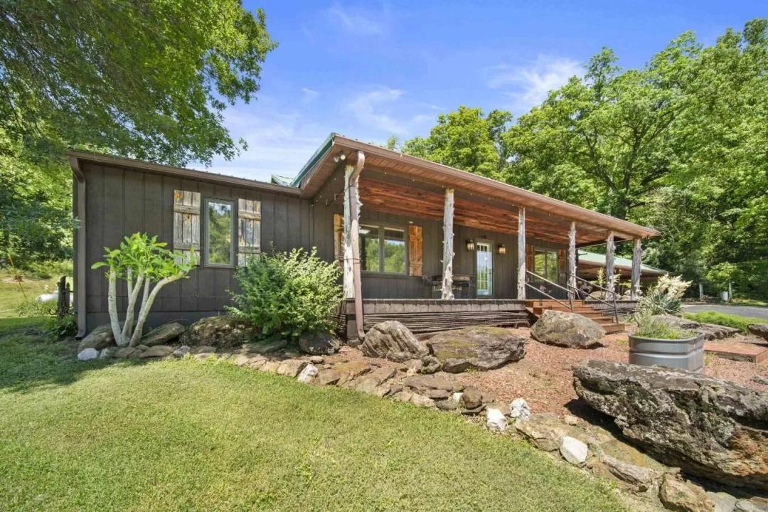 5103 Laramie Trail