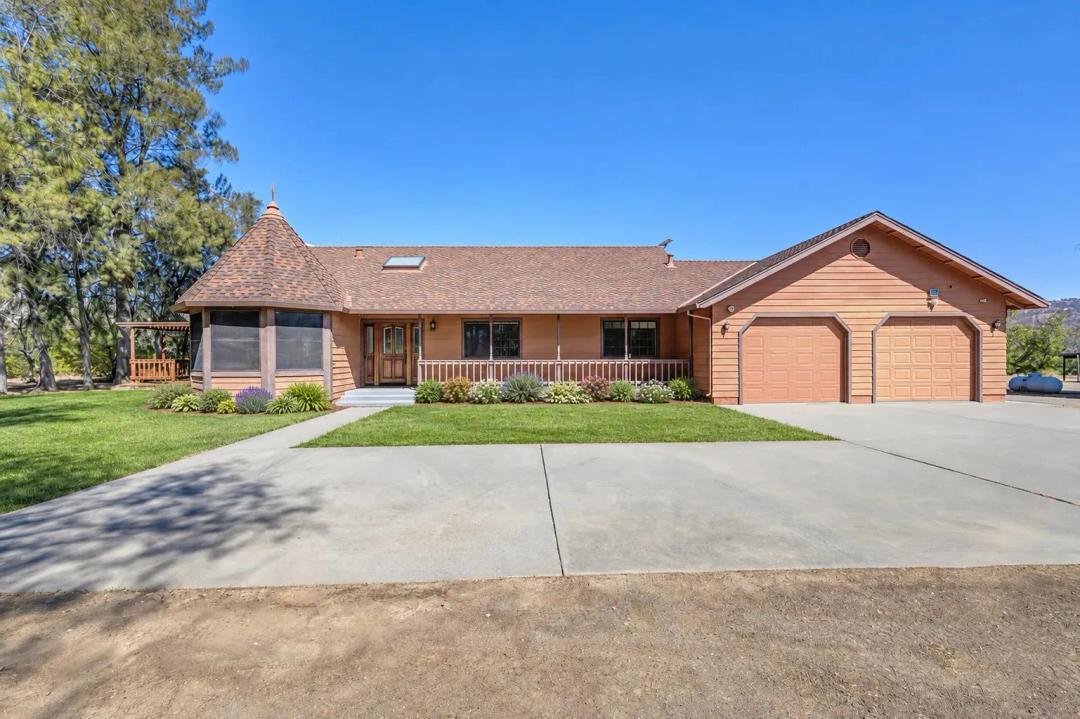 25-Acre Country Home in Guinda, CA for Sale