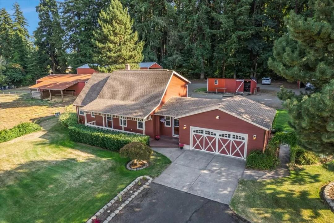 10 Acre Horse Property in Sandy Oregon!
