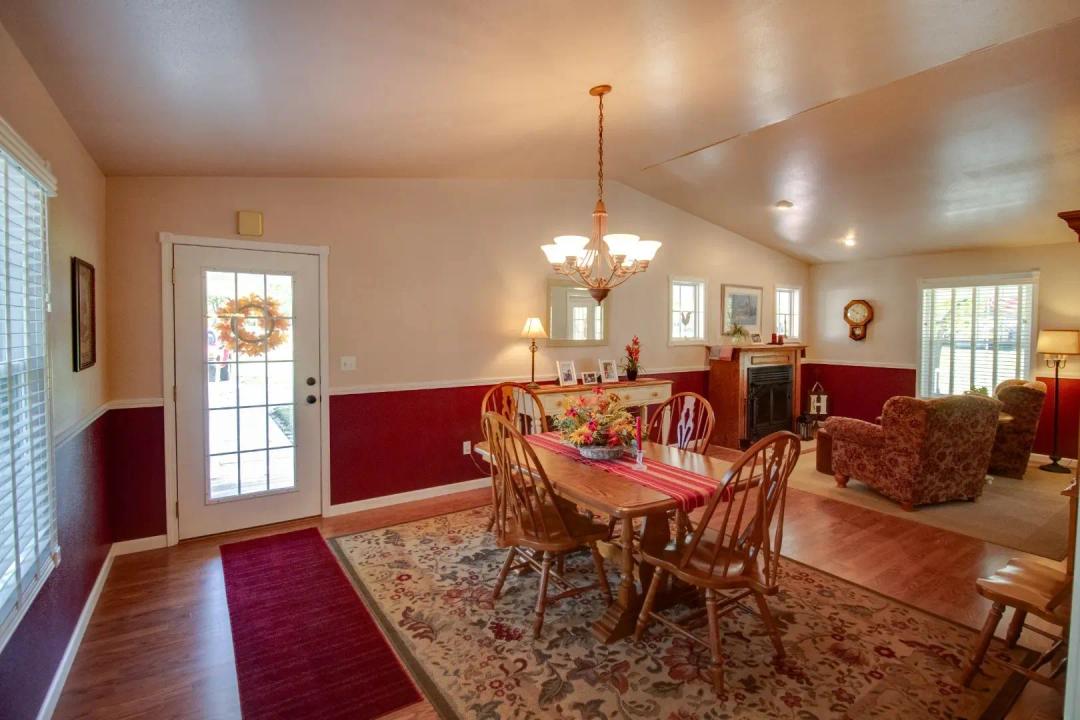 221 E Roosevelt Drive, Moro, IL